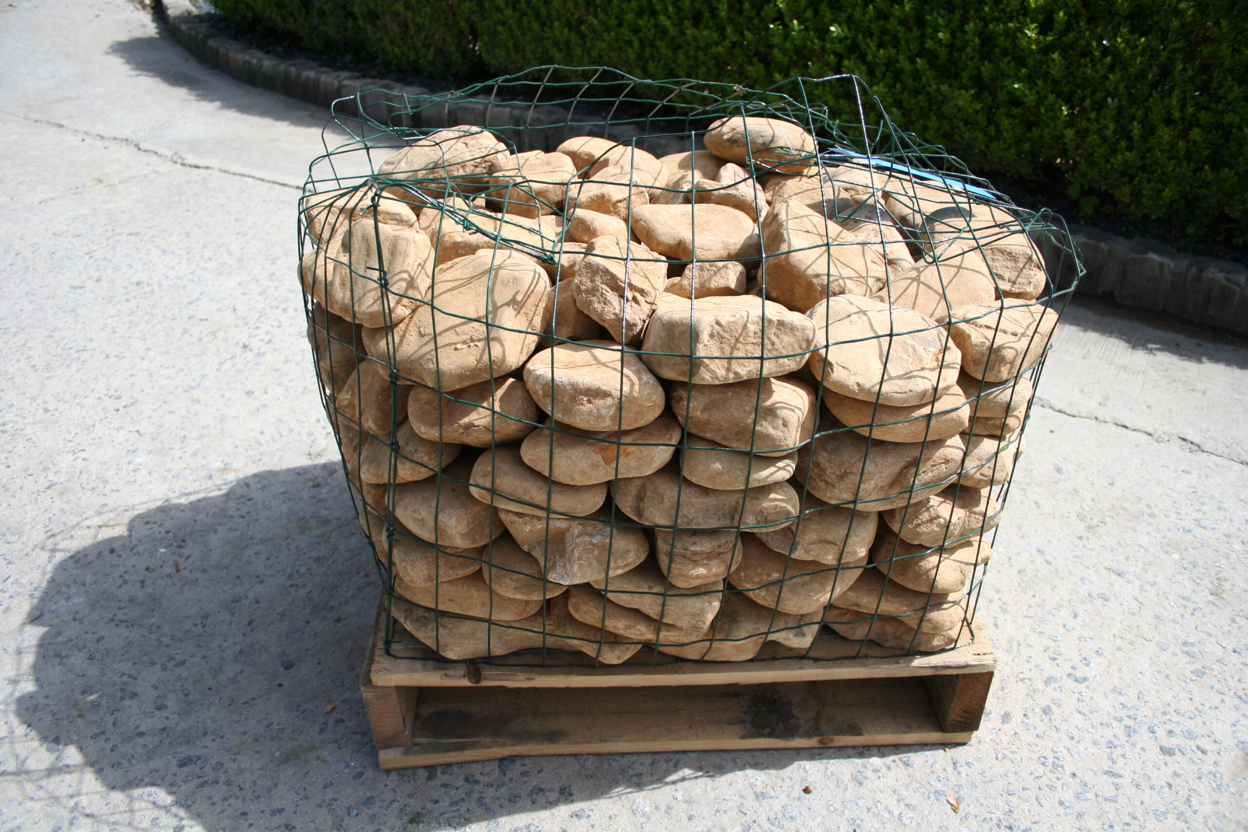 Bulk River Rock Small Flats Mini Pallet